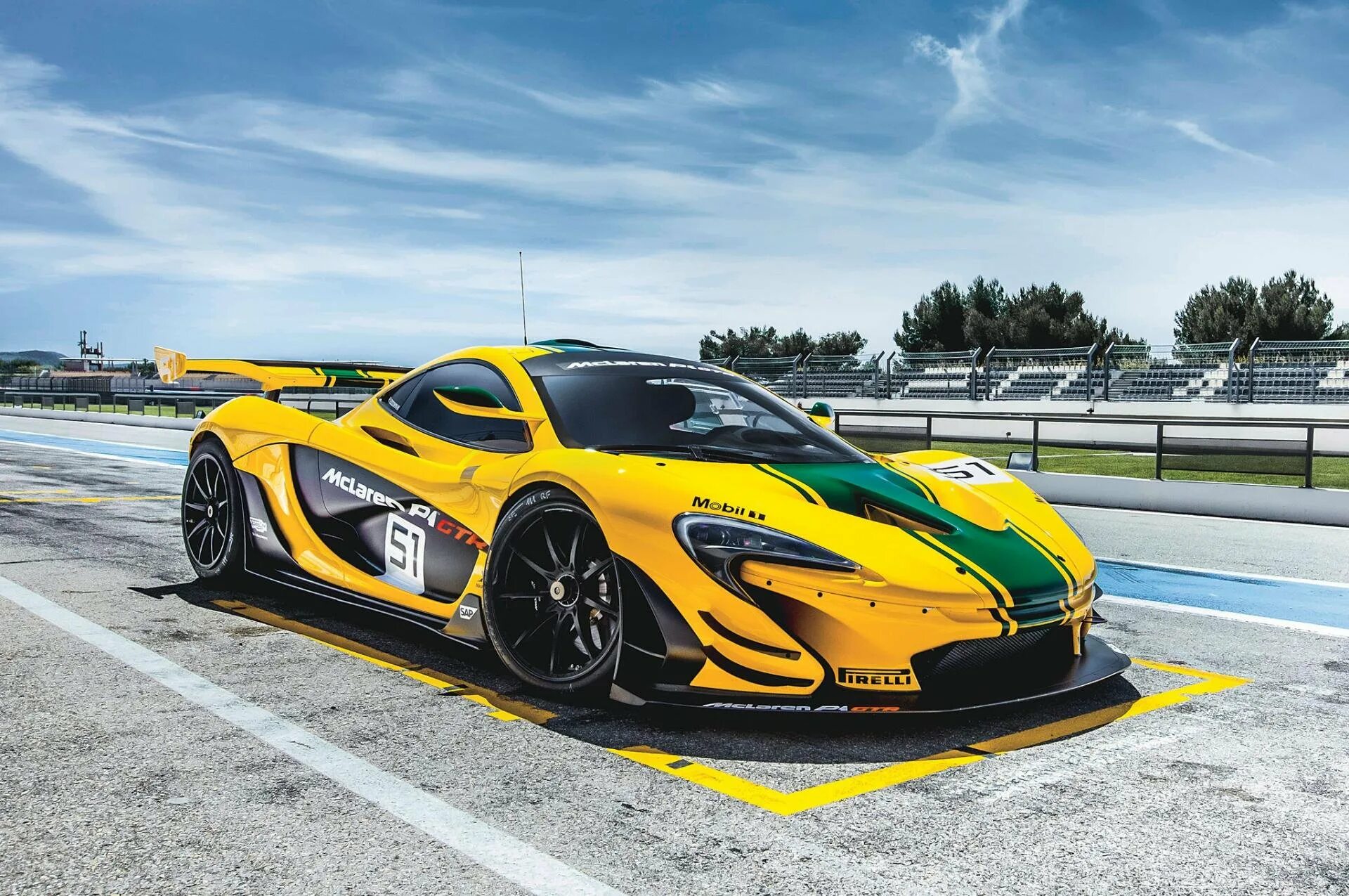 Самые крутые гоночные машины. MCLAREN p1. Макларен п1 GTR. Макларен р1 GTR. MCLAREN p1 GTR 2020.