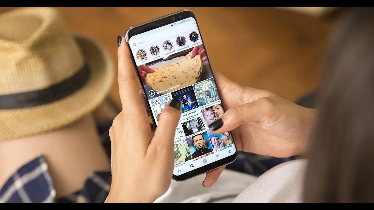 Айфон с инстаграмом. Инстаграм. Смартфон инстаграм. Красивый коллаж для инстаграм. Инста через телефон.