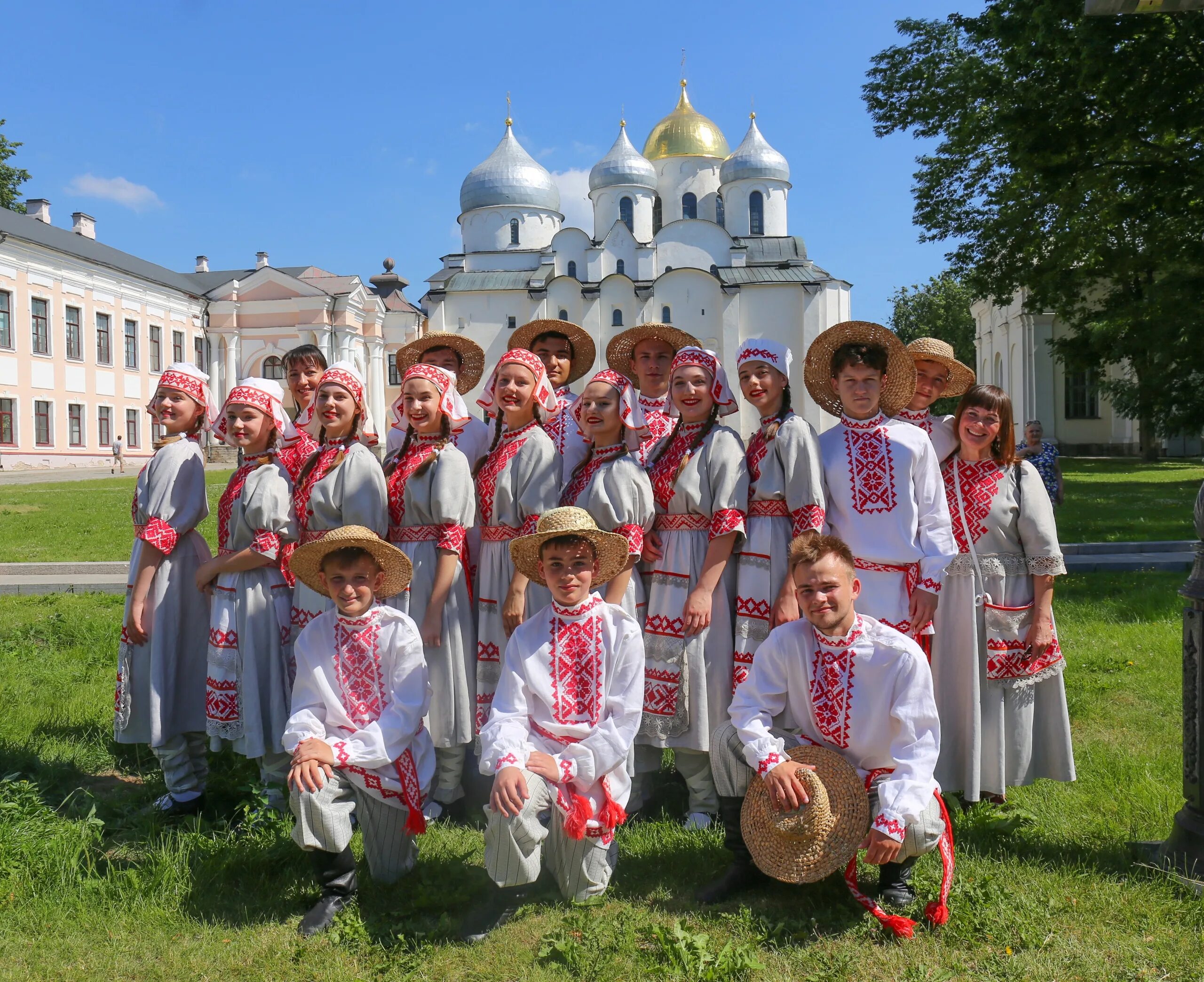 Международный фестиваль фольклора. Международный фестиваль народного искусства и ремесел садко. садко великий новгород. уличный театр садко великий новгород.