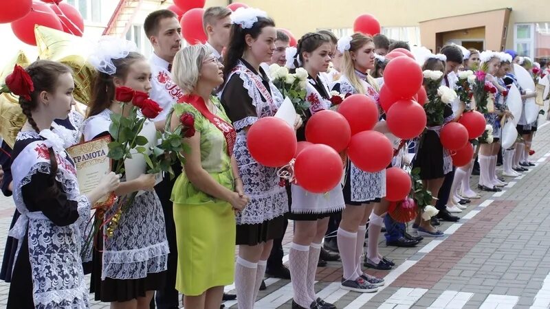 Погода вейделевка на 10 дней. Учителя Вейделевская СОШ. Вейделевка школа учителя. Глава Вейделевского района. Техникум Вейделевка.