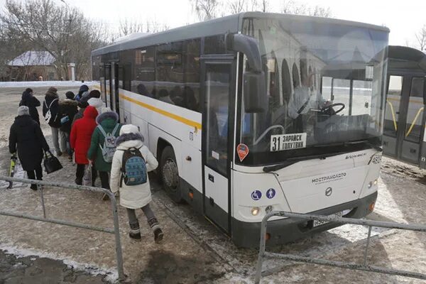 Москва зарайск автобус сегодня. Автобус 330 Зарайск. Автовокзал Зарайск автобусы. Автобус Москва Зарайск. Общественный транспорт в Зарайске.