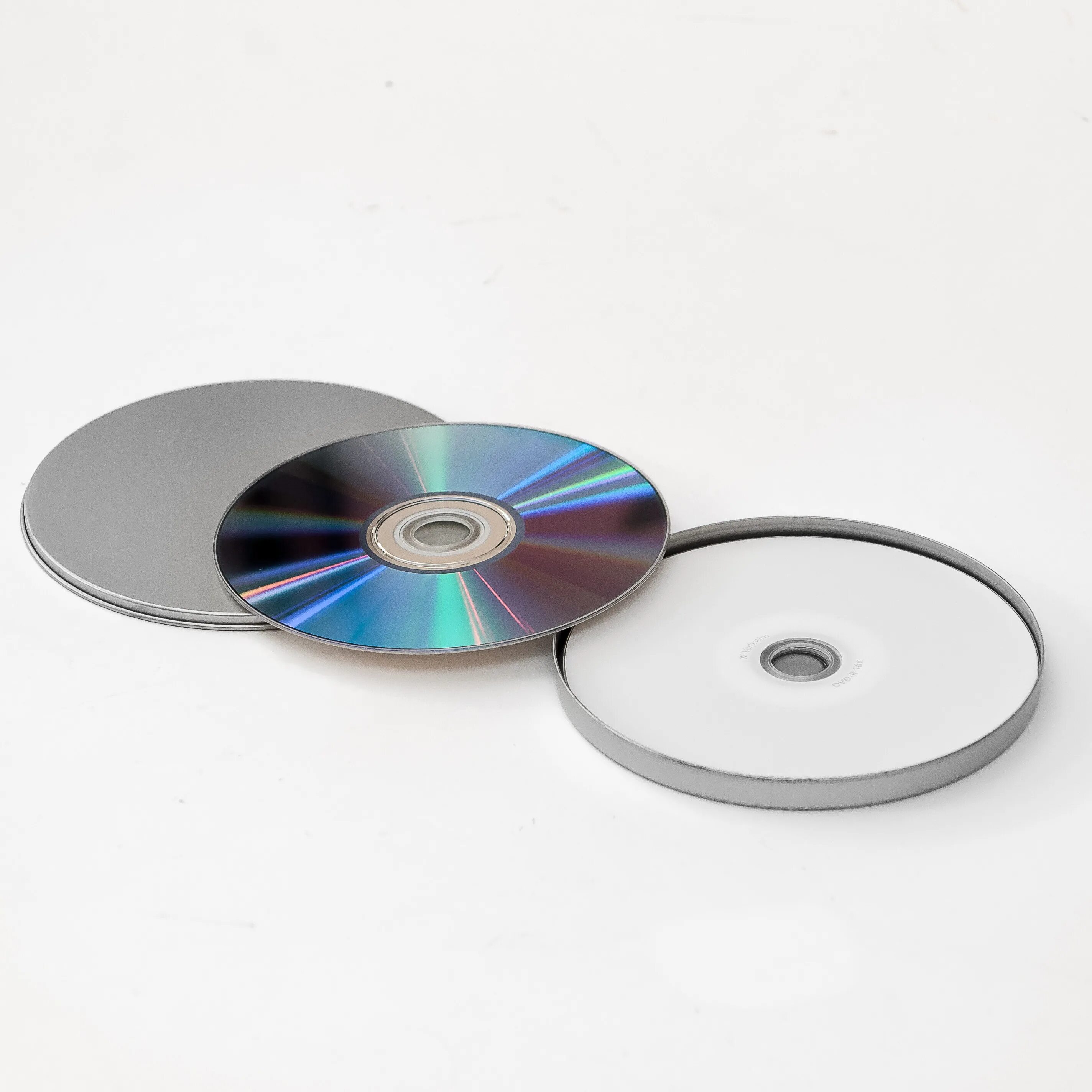 Cd source. DVD- DVD (4-16 Hbayt). CD DVD диски. Компакт диск. Поверхность CD диска.