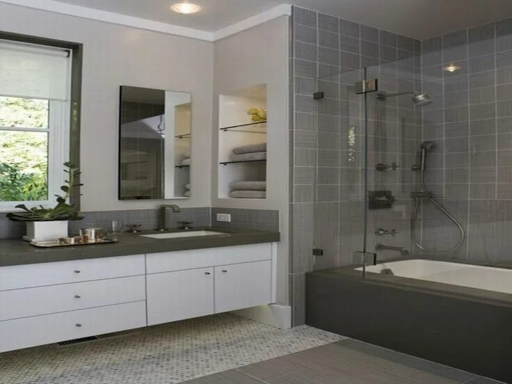 Узкая ванная комната с ванной. Bathroom irispoplar. Серая ванная комната. Ванная комната со шторкой. Раковина в ванную комнату подвесная.