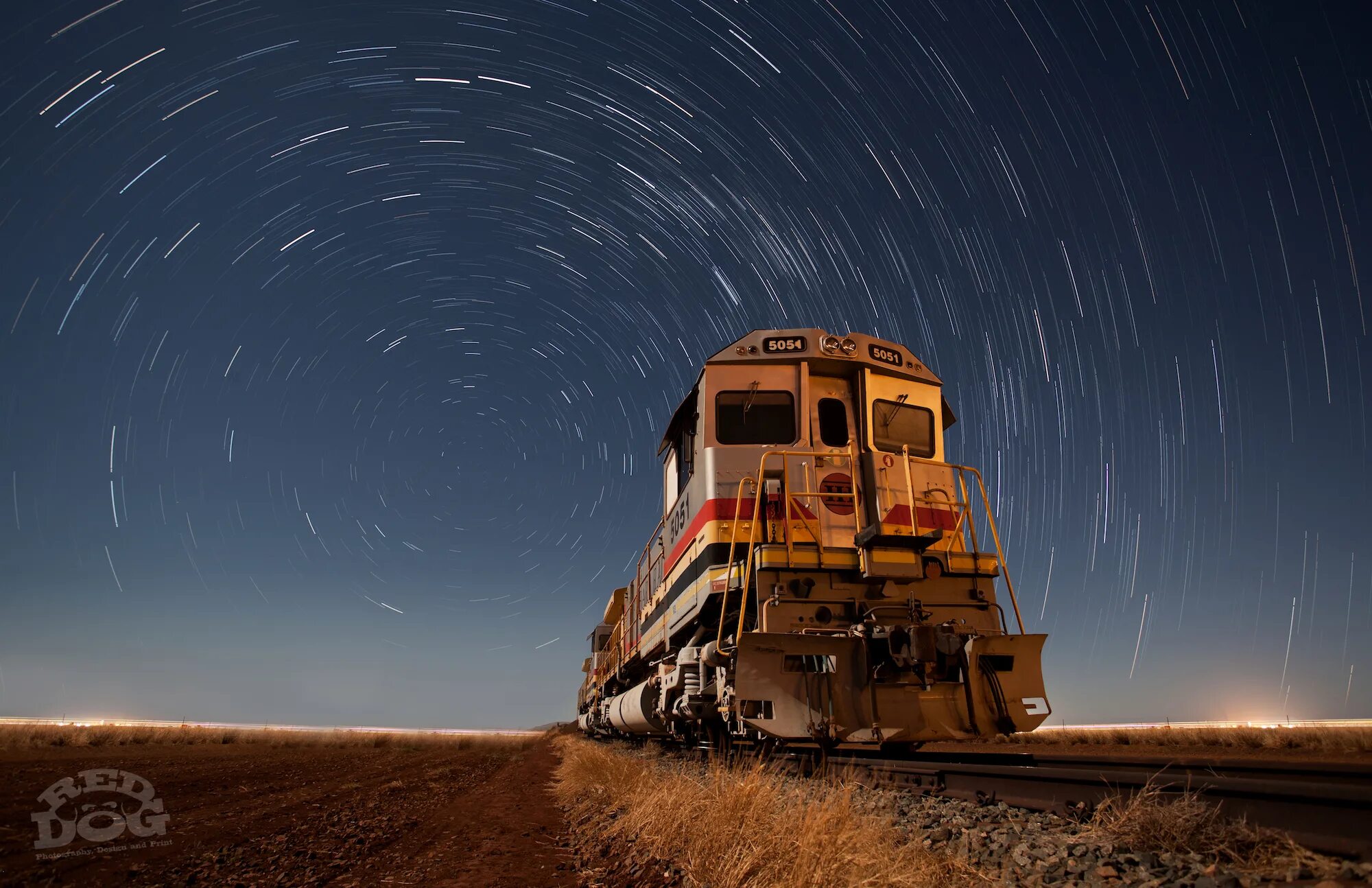 Вднх монорельсовая дорога. Как называется поезд земли. Как называется поезд земли. Лондонская подземная железная дорога. Поезд в тоннеле.