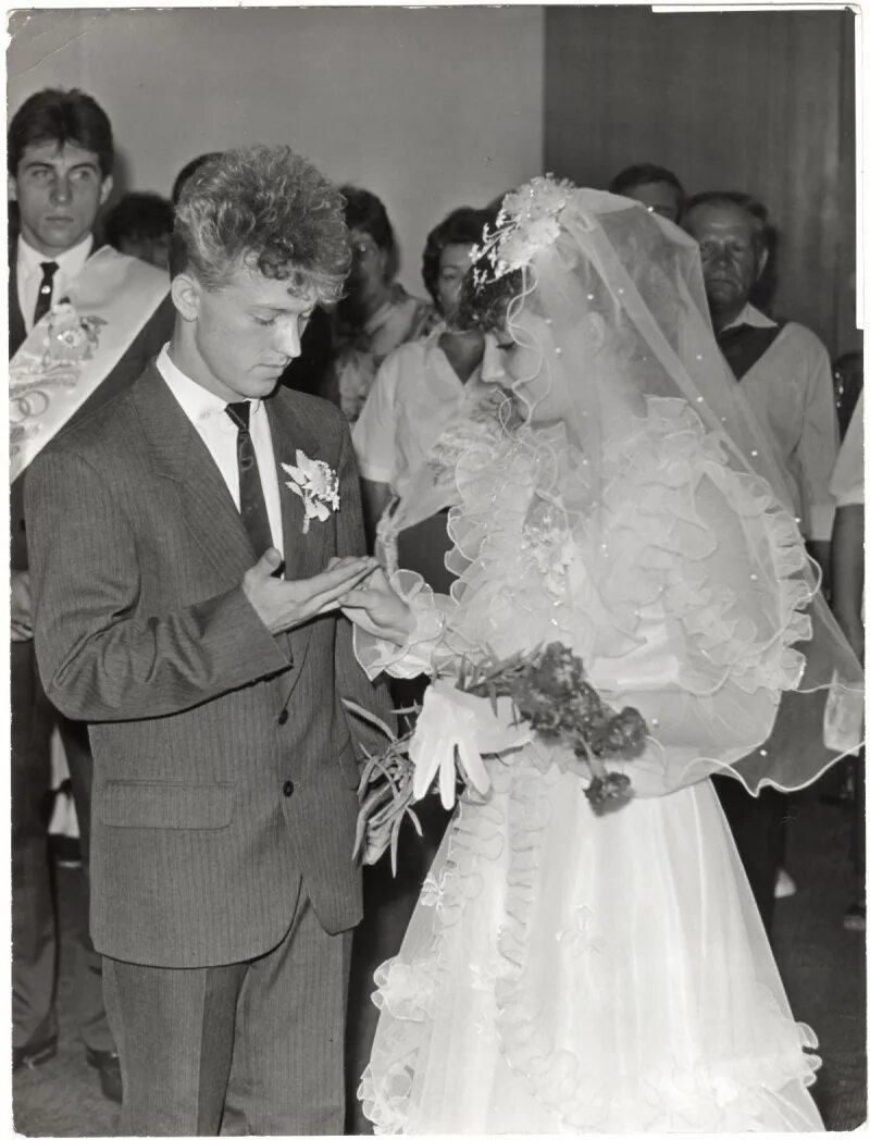 свадебные платья 80-х годов в ссср. свадебных 80. свадебных 80. свадебные платья 80х 70х 60х. свадебные платья 90.