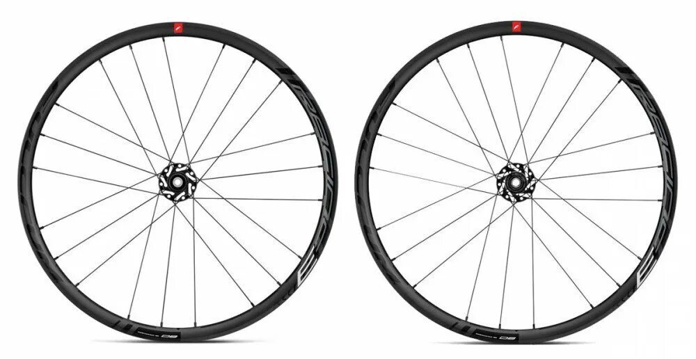 Колесо со своими вариантами. Комплект колес shimano rs330. wh rs 330. обода campagnolo. колесо велосипеда.