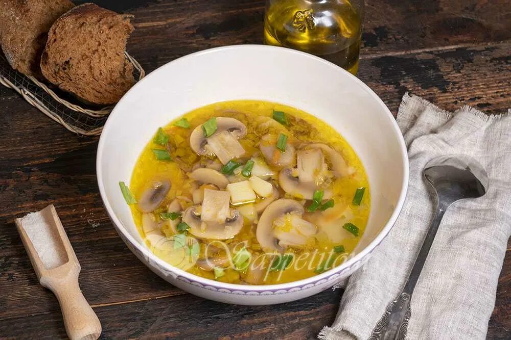 Грибной суп из шампиньонов с картофелем и курицей. Грибной суп пюре с сыром. Суп из шампиньонами простой. Суп из шампиньонами простой. Супчик грибной с шампиньонами.