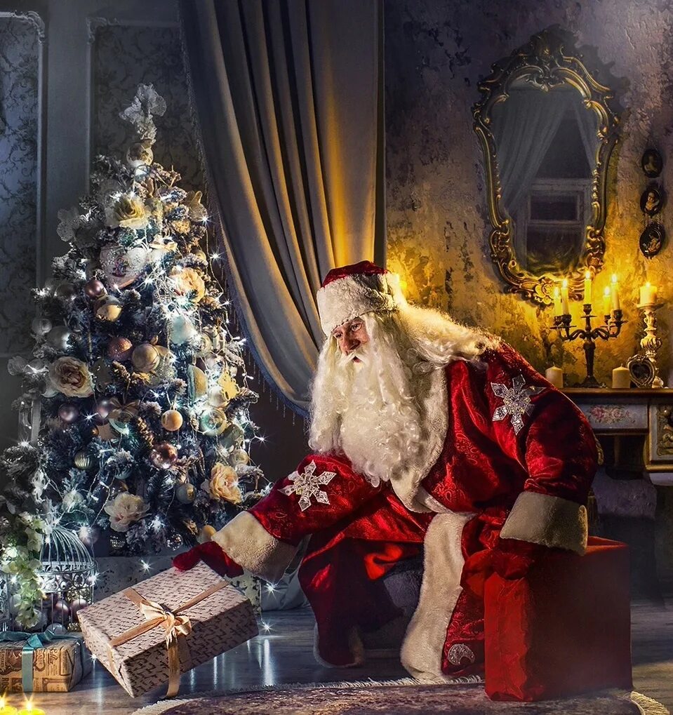 Подарки Деда Мороза. Новый год елка и подарок дед Мороз. Подарки под ёлкой. Дед Мороз кладет подарки под елку. Сильный новый год