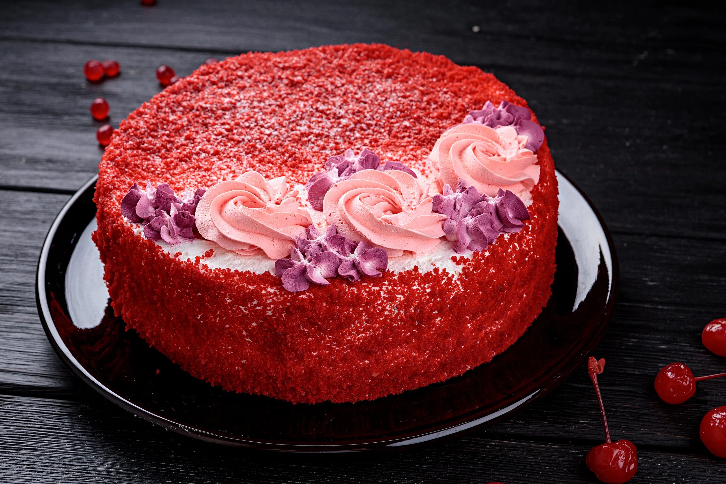 торт бархат приготовить. красный бархат с маскарпоне. торт красный бархат спар. торт ред вельвет красный. торт красный бархат с конфи.
