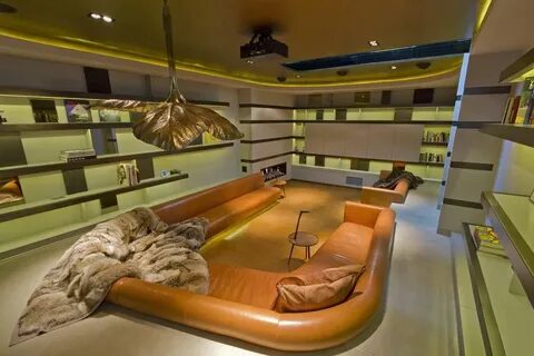 Hole room