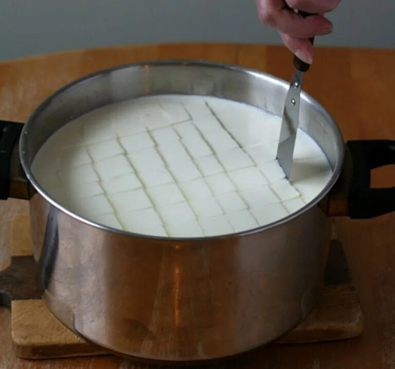 Ферменты приготовления сыра. Кастрюля для варки сыра. Кастрюля для сыроварения. Приготовление сыра. Водяная баня для сыра.