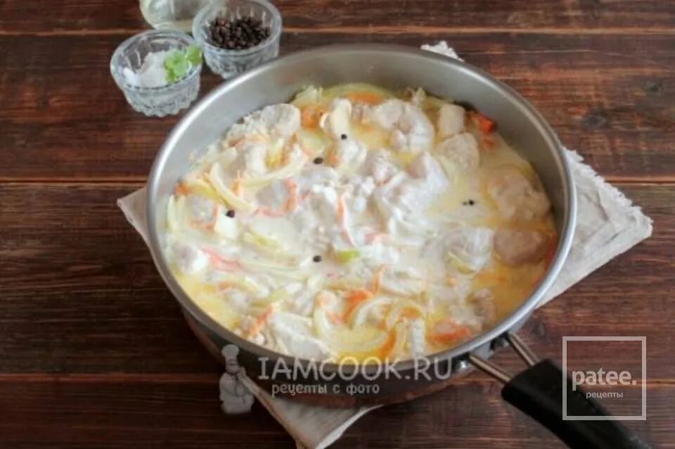 Подлив из куриного филе со сметаной