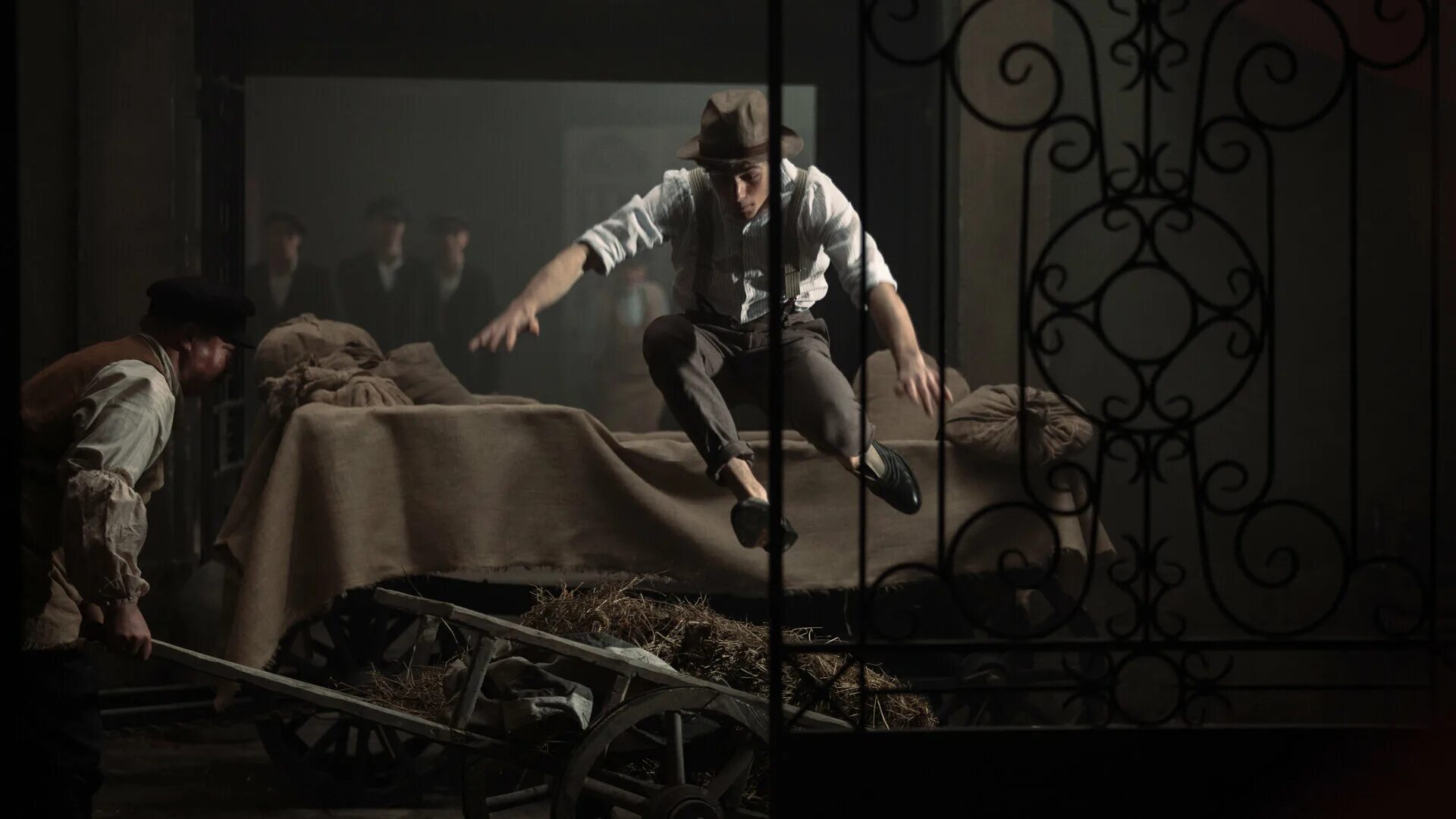 бендер последняя афера фильм 2021. ибрагим бендер безруков. бендер: золото империи фильм 2021. бендер начало фильм. продолжение бендера.