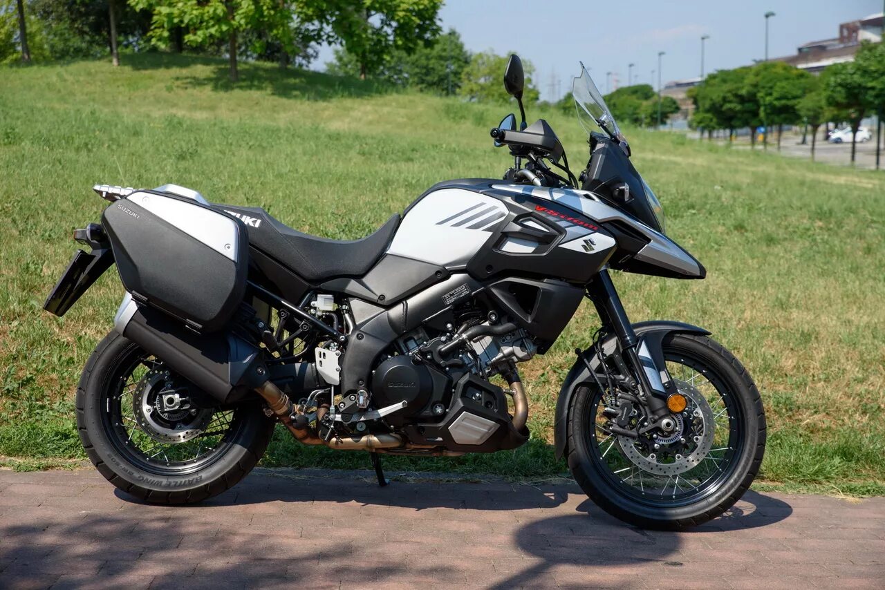 V strom купить. Suzuki v-Strom 1000 XT. Suzuki DL 1000 V-Strom. Suzuki v Storm 1000. Suzuki dl1000 v-Strom 2015.