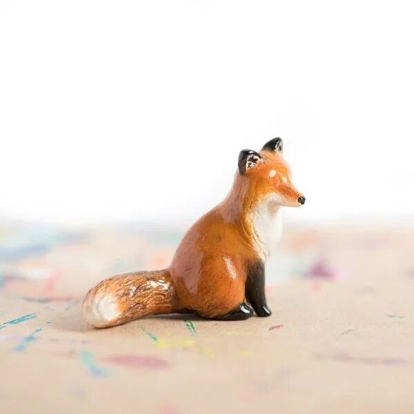 Лисица в миниатюре 5. Фигурка из скульптурной глины лиса. Животные из глины лиса. Красный Лис из глины. Лисичка из глины Раскрашенная купит.