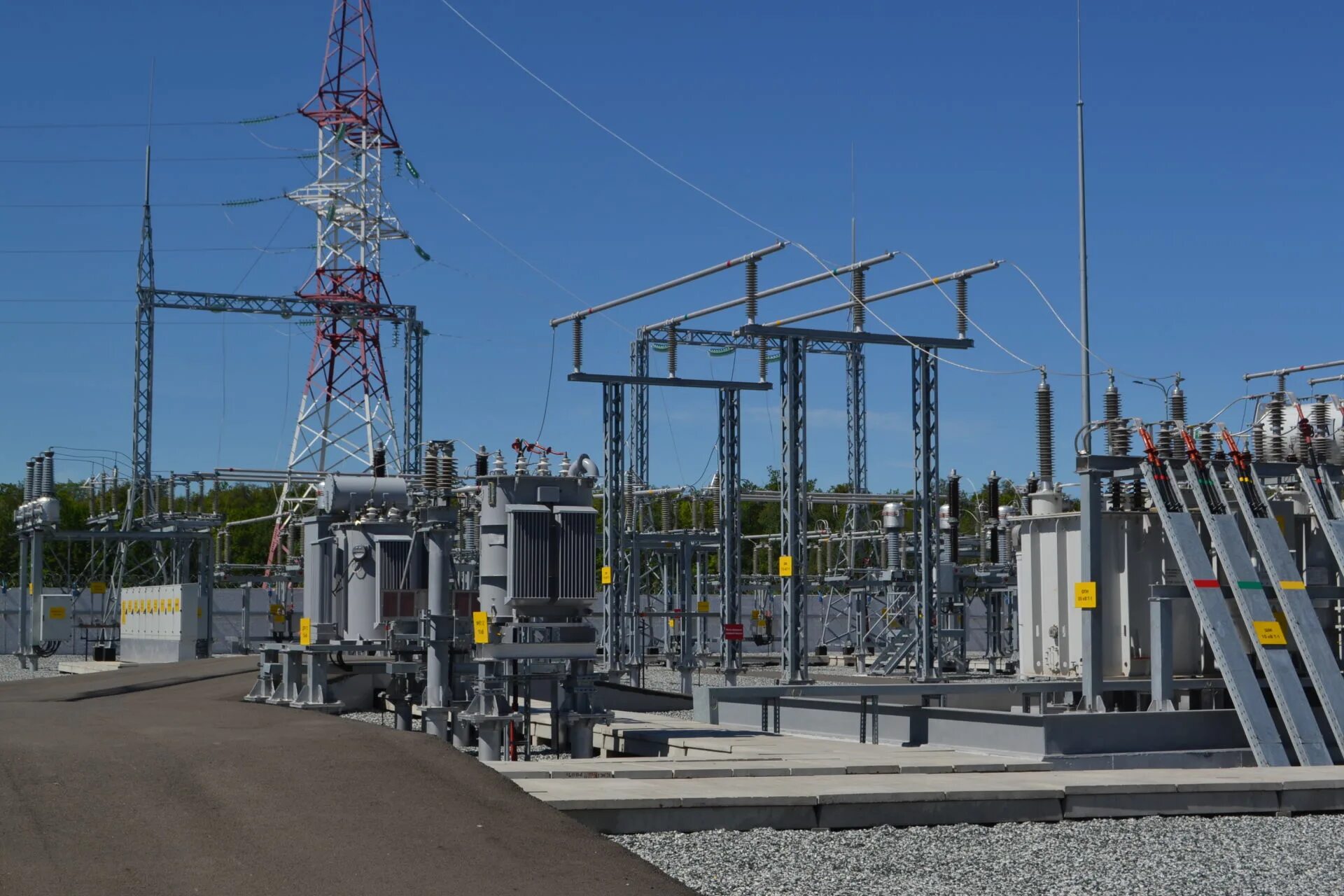 Кв горловка. Обстрел горловки 25 августа 2022. Горловка 88 квартал. Горловская художественная школа. Кв горловка.