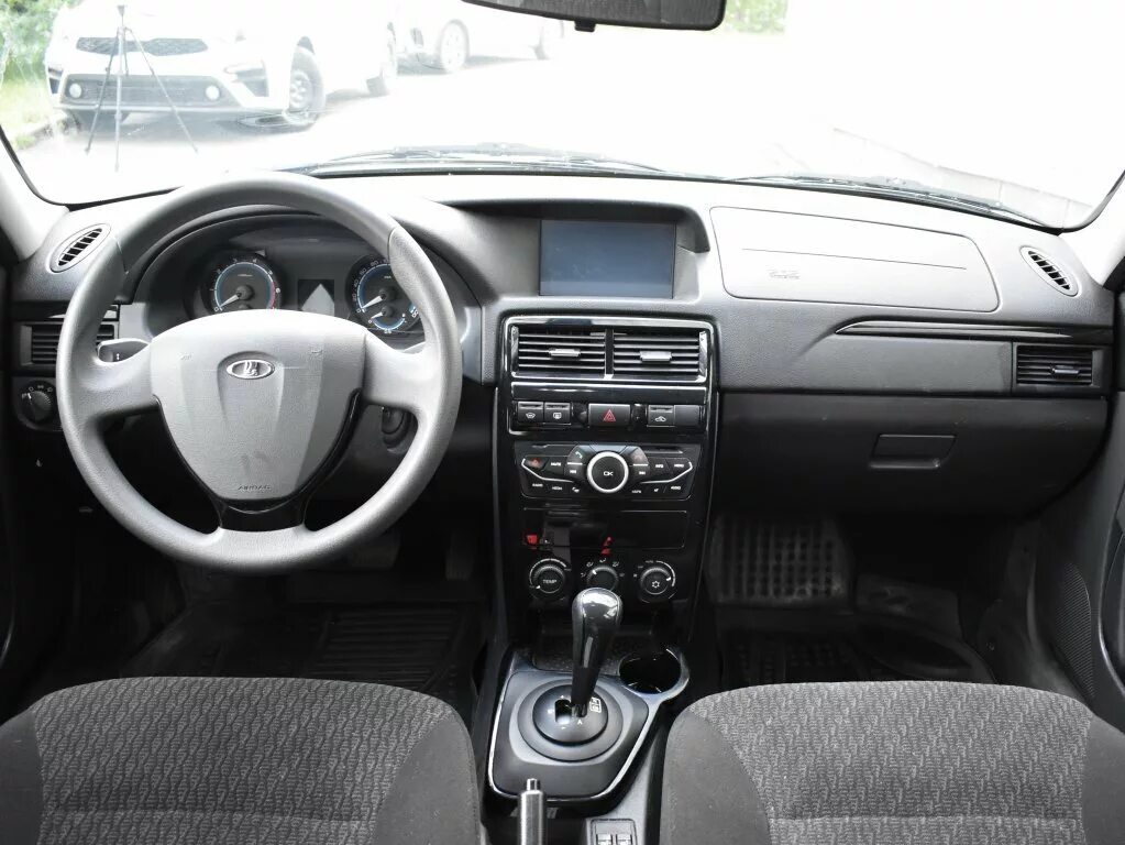 лада приора универсал салон люкс. приора 2015 люкс белая. приора седан черная 2015. приора 2 люкс седан белая. приора 2013 хэтчбек люкс.