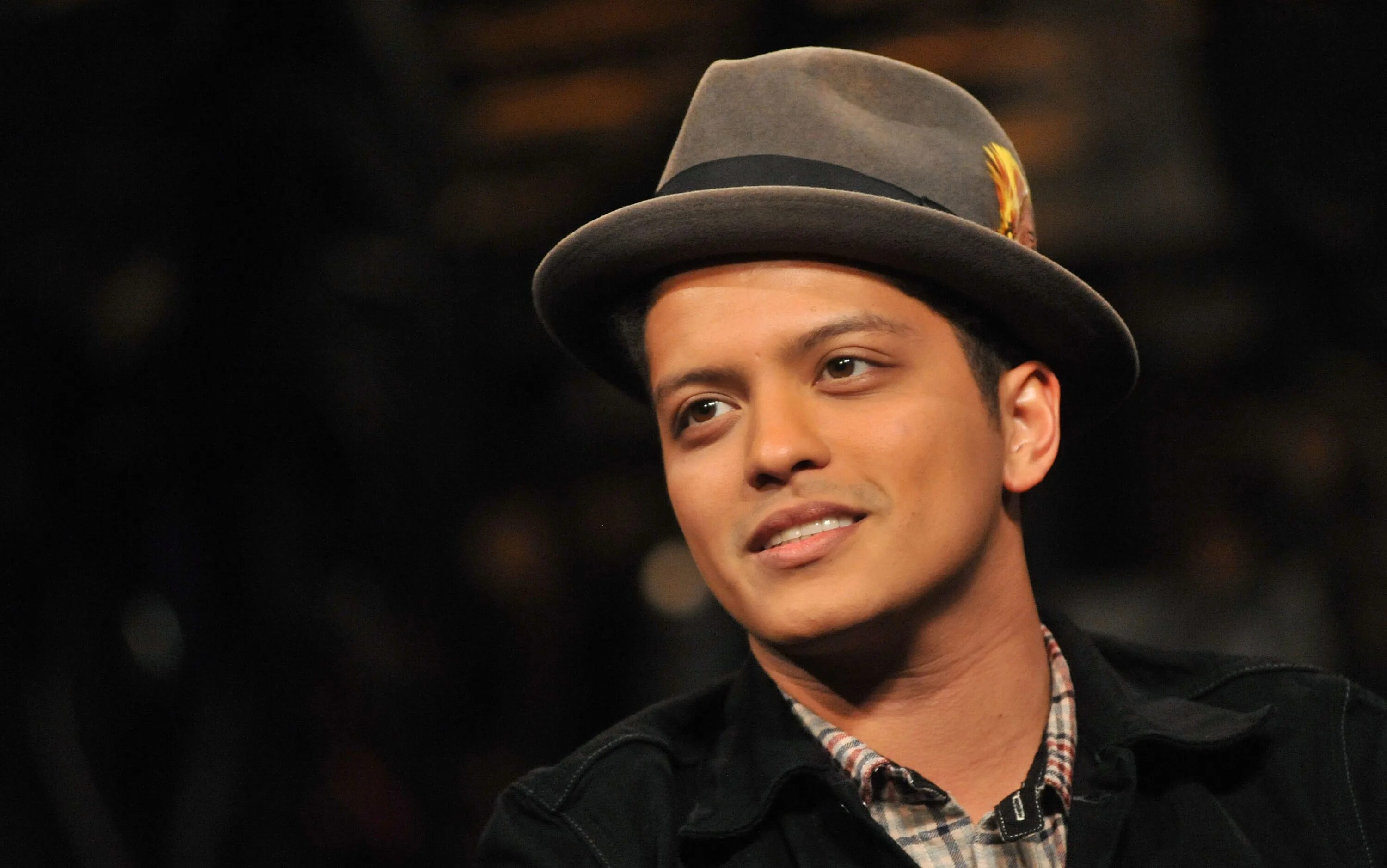 Bruno mars apt слушать. Bruno mars 2025. bruno mars рост.