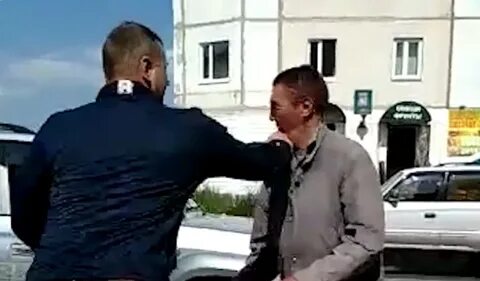 В гатчине мужчина ударил