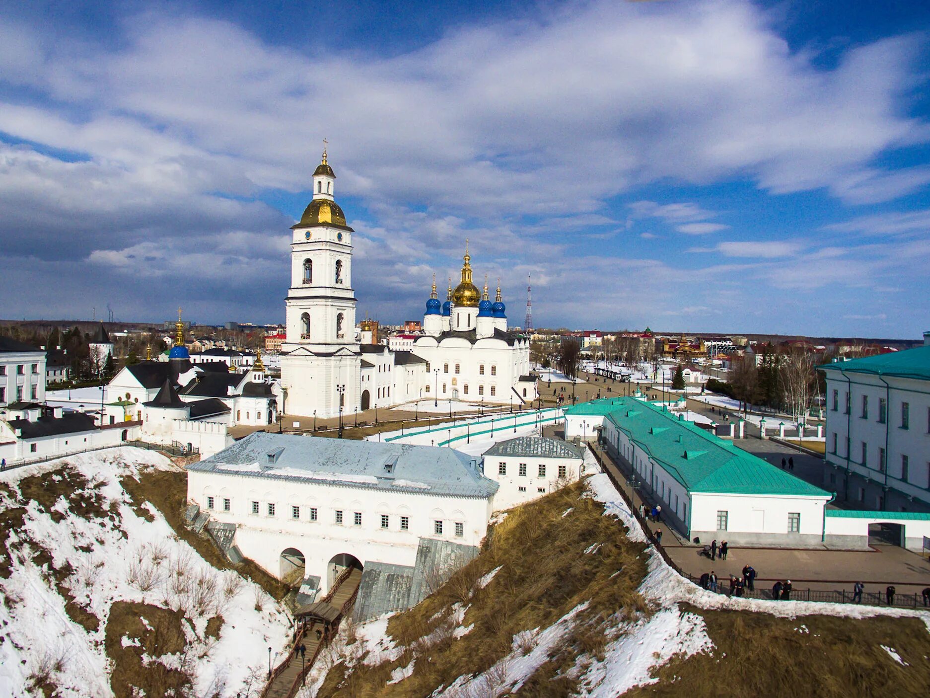 Как называется город тобольск. Город Тобольск Тобольский Кремль. Тобольский Кремль достопримечательности. Сибирский Кремль Тобольск. Достопримечательности Тобольский Кремль города Тобольска.