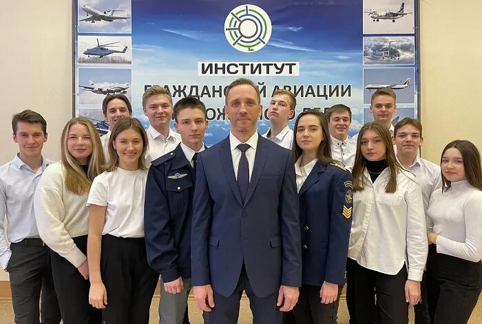 Ульяновский авиационный институт гражданской авиации. Институт гражданской авиации ульяновск. Институт гражданской авиации и таможенного дела. Увауга ульяновск. Университет гражданской авиации в москве.