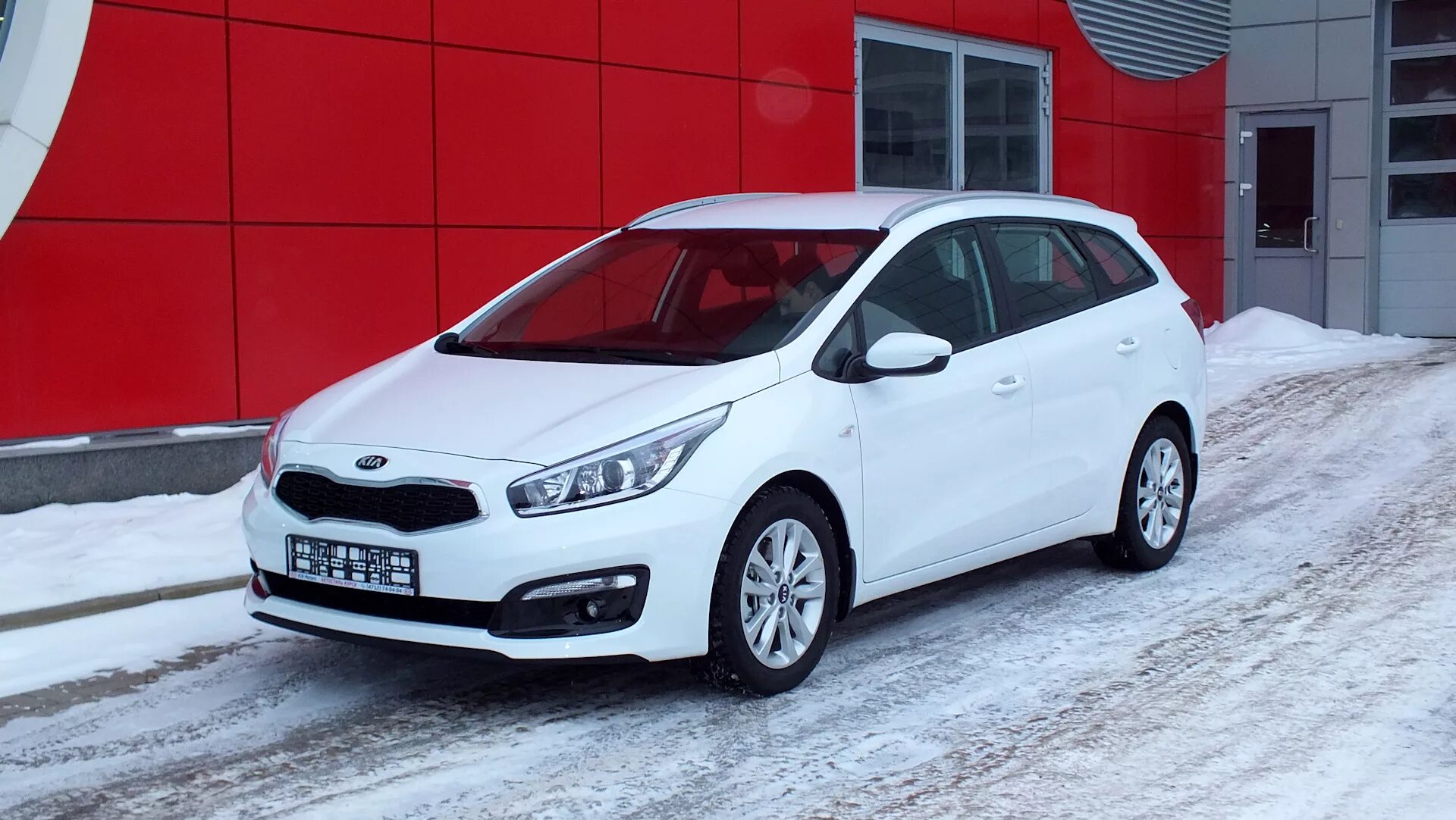 Kia Ceed SW 2017. Kia Ceed SW Luxe белый. Kia Ceed SW (2g). Kia Ceed 2016 универсал белая. Сид универсал комплектации