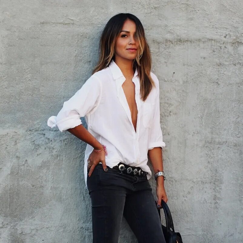 черный лук мужской. лук белая рубашка и черные брюки. джинсы с каблуками. образ черные джинсы и рубашка. белые джинсы и черный пиджак.