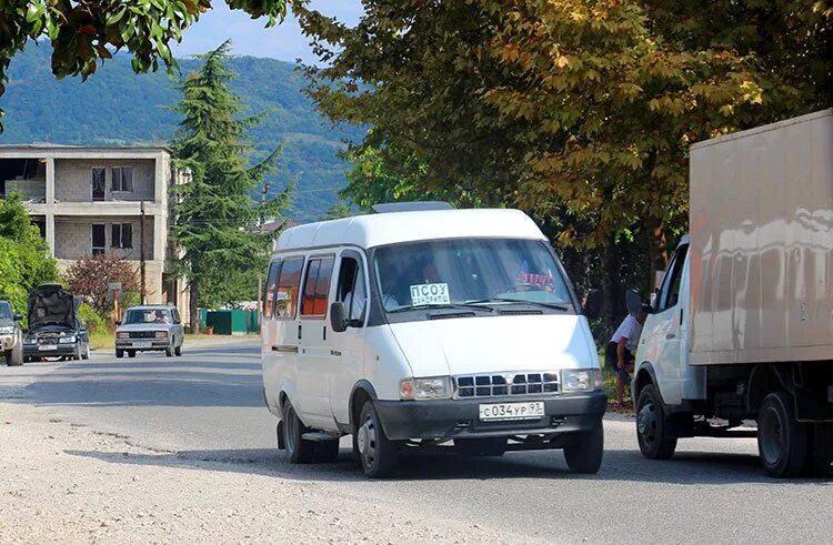 Автобусы сухуми. Псоу - Сухуми. Автобусы Абхазии. Микроавтобус в Абхазии. Маршрутка в Абхазии.