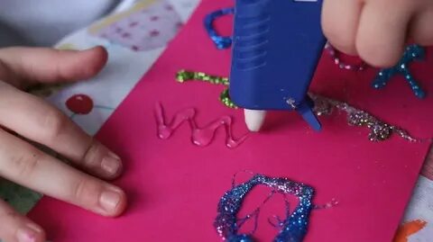 Какую поделку можно сделать из клея пистолета