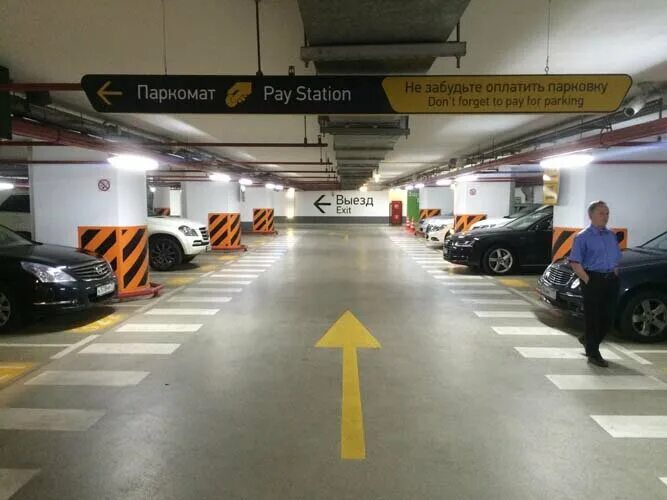 паркинг центр. паркинг центр. паркинг центр. подземная парковка в торговом центре. парковка у тц.