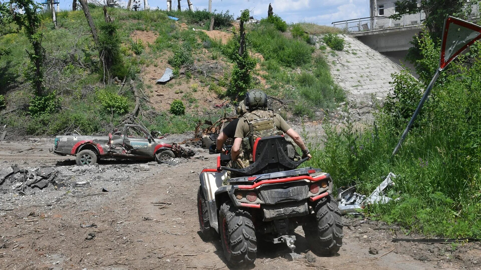 Боевые действия на украине клещеевка. Клещеевка ДНР. Сопка Военная техника. Клещеевка ВСУ. Русские войска на Донбассе.