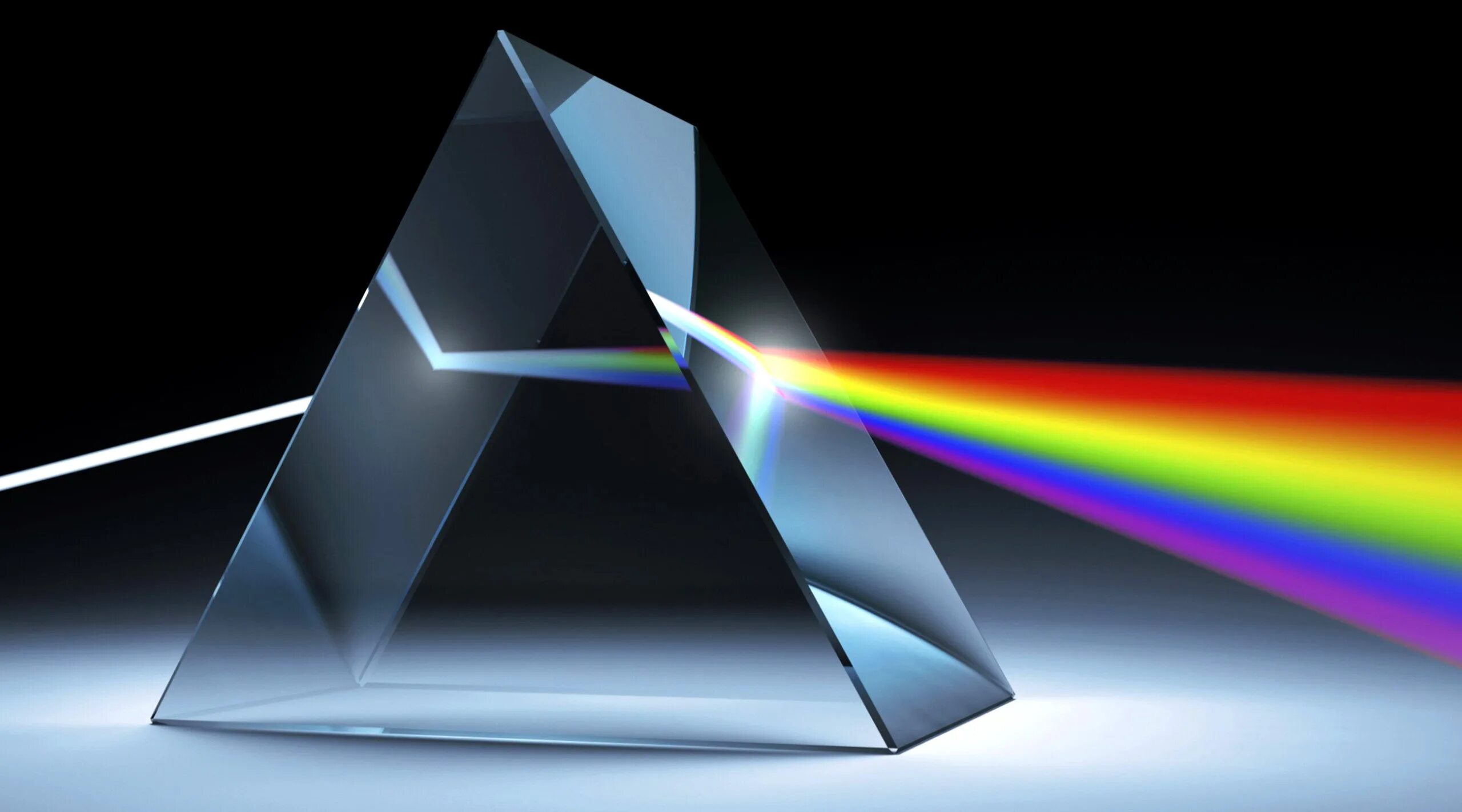 Наука через призму. Prism. Дисперсия света через призму. Радужные лучи. Оптика физика преломление света.
