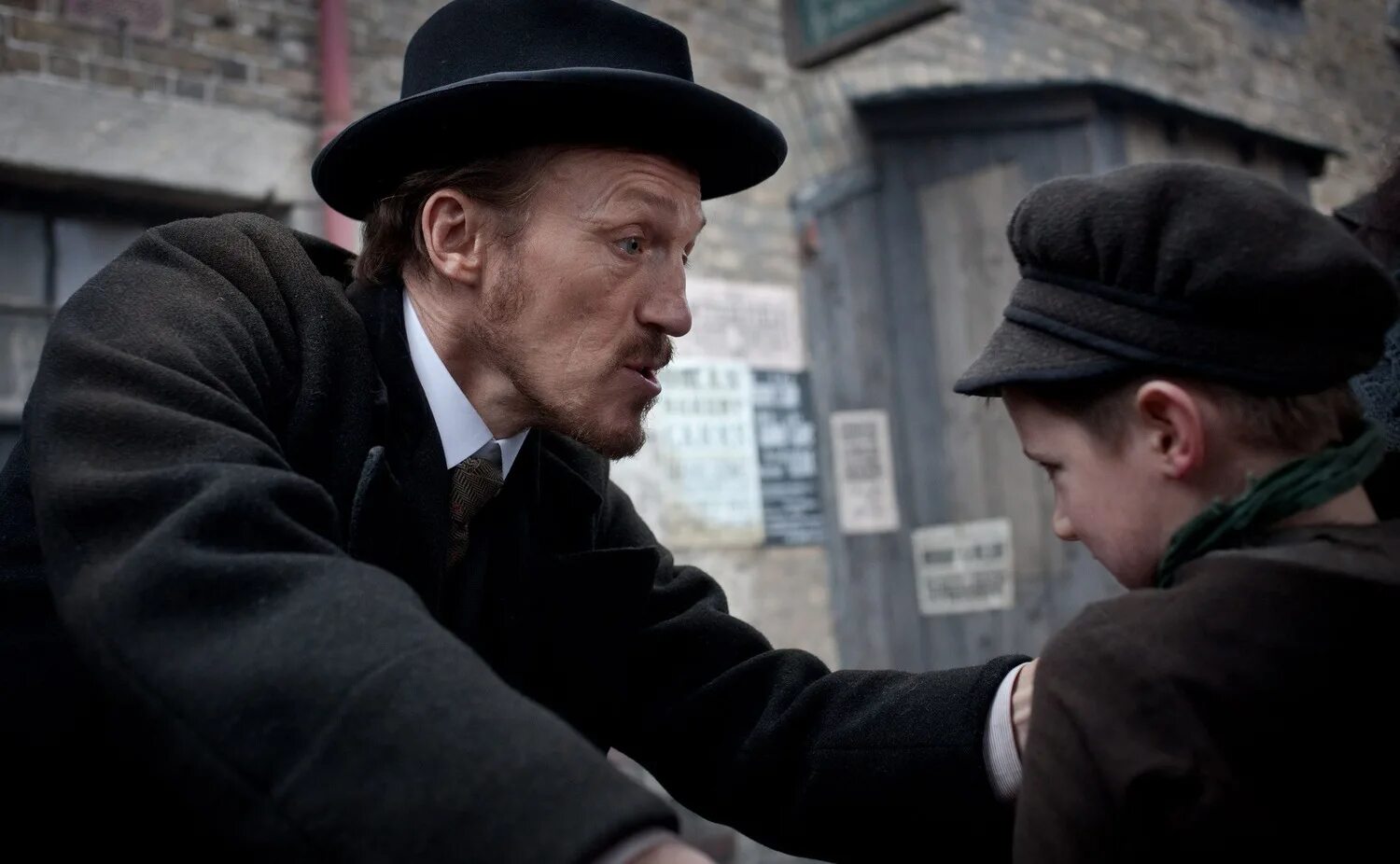 улица потрошителя ripper street. гомер джексон улица потрошителя. улица потрошителя сериал кадры. улица потрошителя 2 сезон. улица потрошителя 3 сезон.