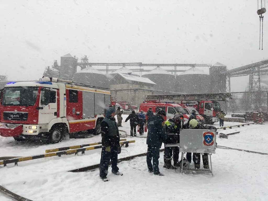 Горел дом черняховского. Пожар в Ростове. Пожар в трюме. Пожар на судостроительной улице Ростов на Дону. Пожар на судне.