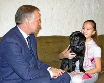 Подарил девочке щенка