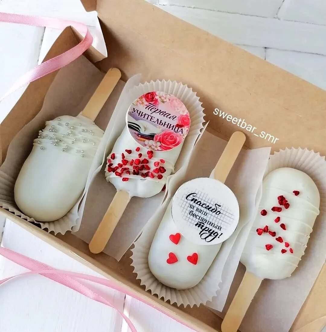 Пирожное картошка эскимо. Пирожное эскимо на 1 сентября. Пирожные в виде эскимо на палочке. Пирожные в виде мороженого. Пирожные эскимо на палочке.