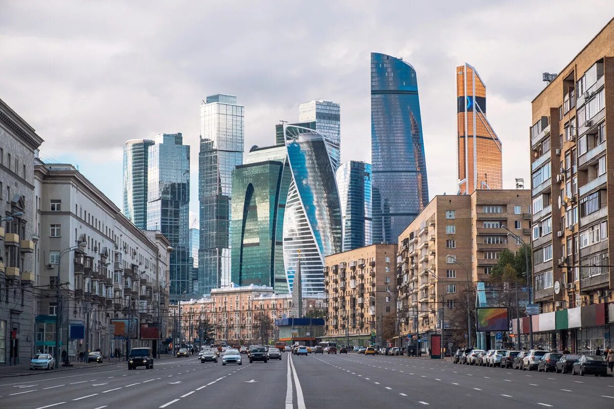 Городах и даже в разных
