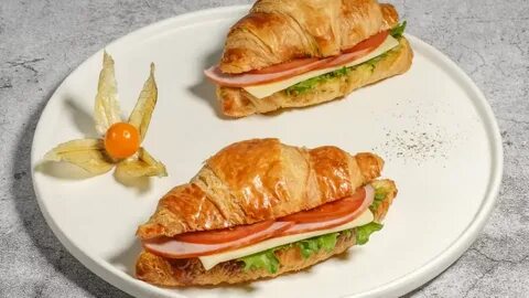 Круассан с ветчиной