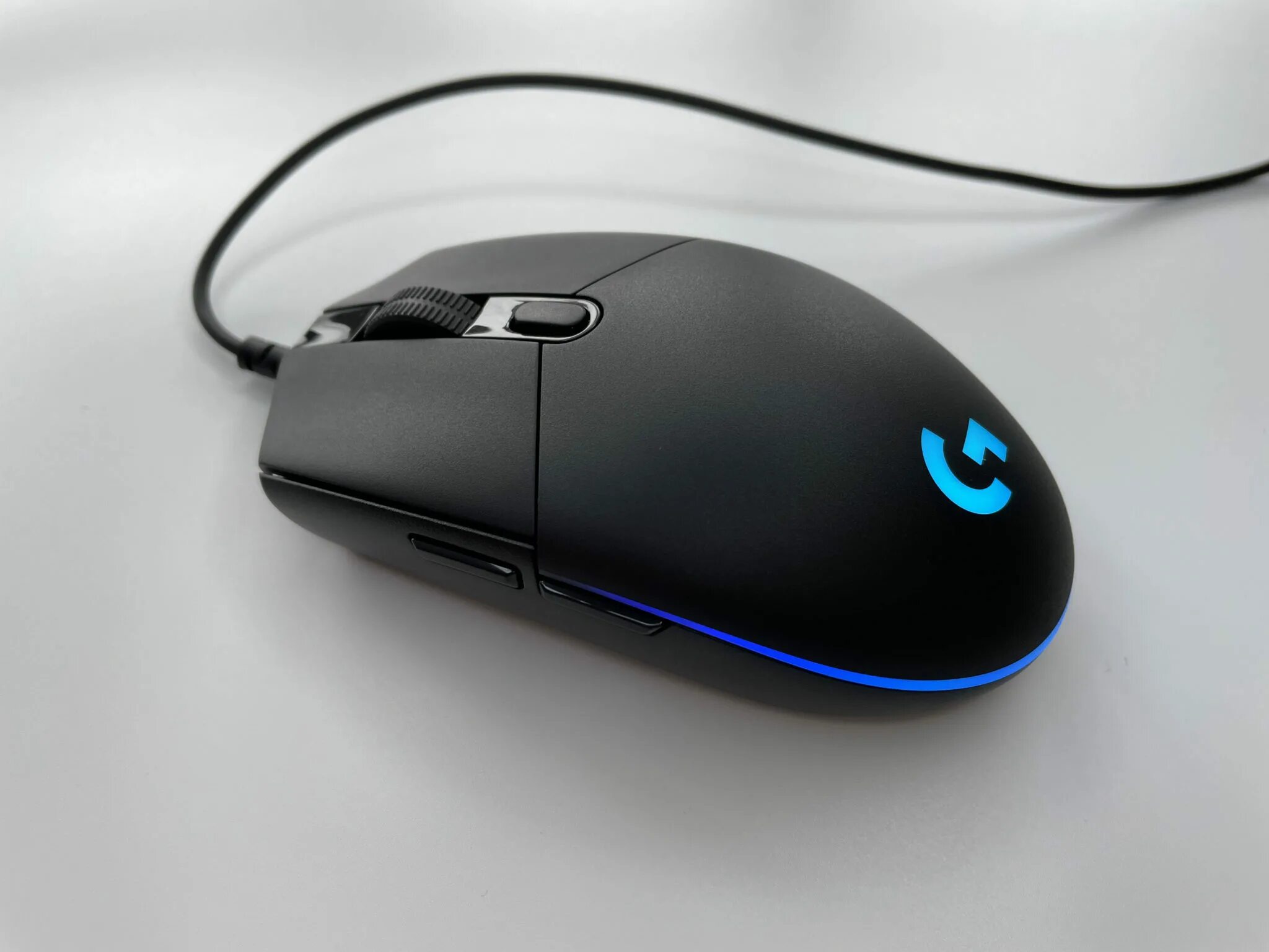 Лучшая игровая мышь 2024. Logitech g102 LIGHTSYNC. Logitech g g102 LIGHTSYNC. Logitech g102 LIGHTSYNC комплектация. Logitech g102 сбоку.