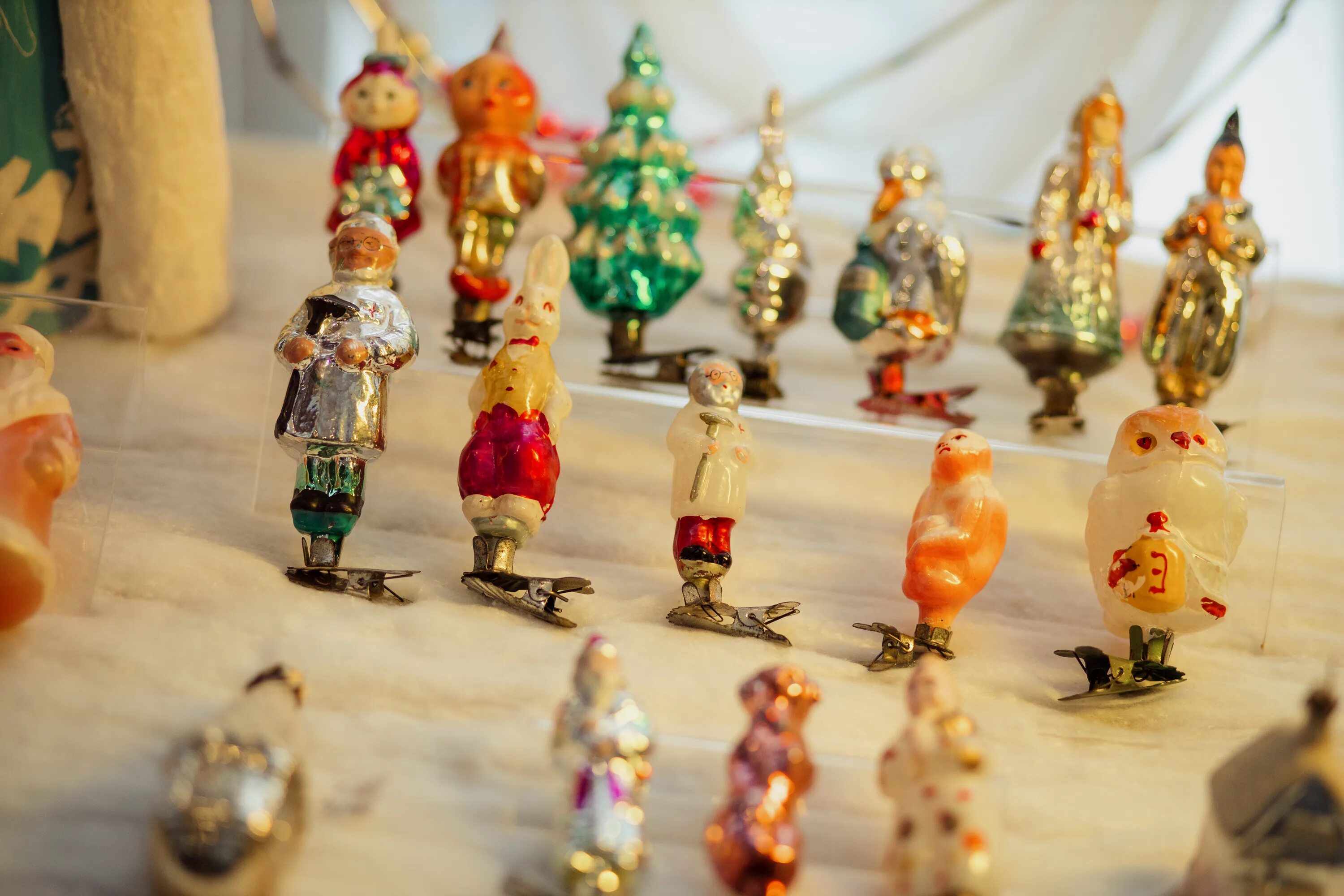 выставка елочных игрушек новосибирск. музей новогодней игрушки. выставка новогодних игрушек в музее. новогодняя ярмарка. елочные игрушки сегодня.