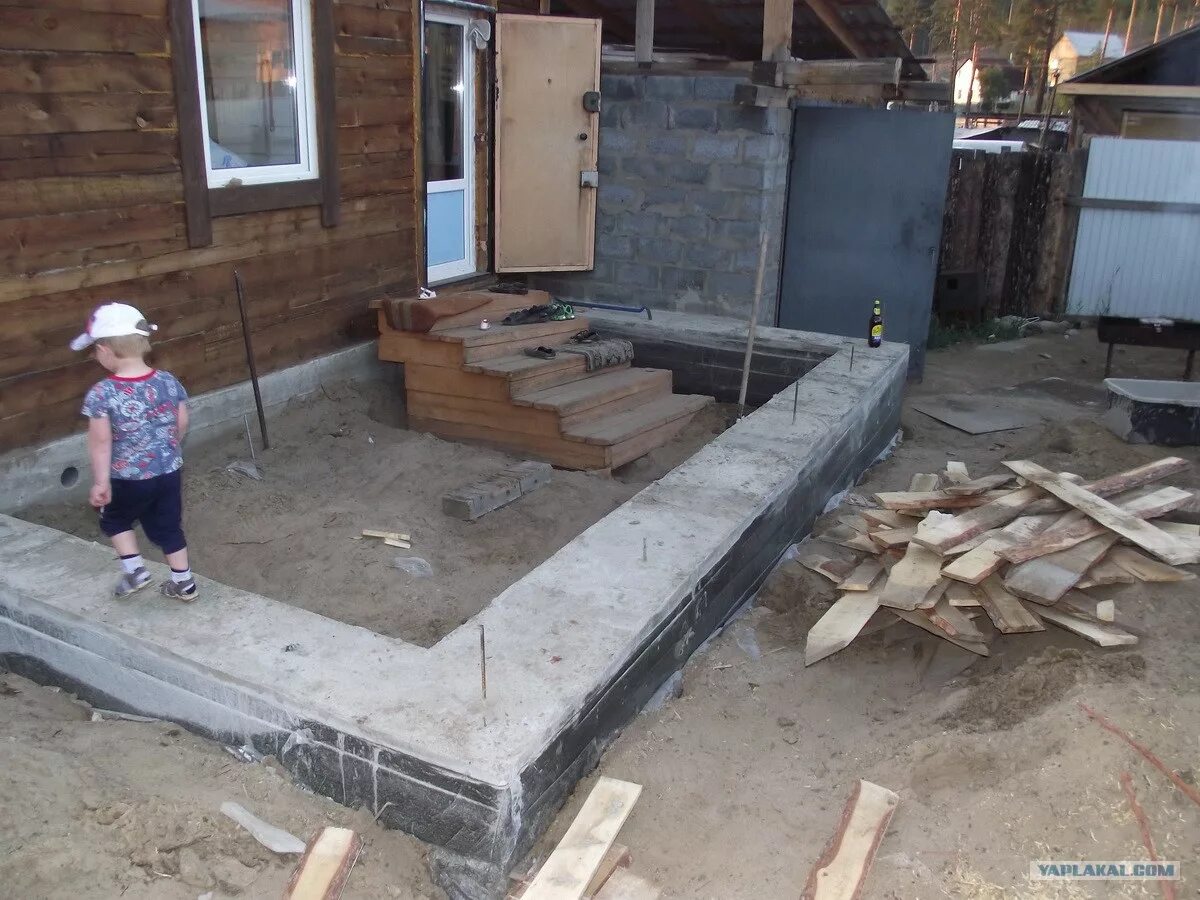 Пристройка из пеноблоков. Пристрой к дому из блоков. Пристройка из пеноблоков. Фундамент для пристройки к дому. Фундамент для пристройки из блоков.