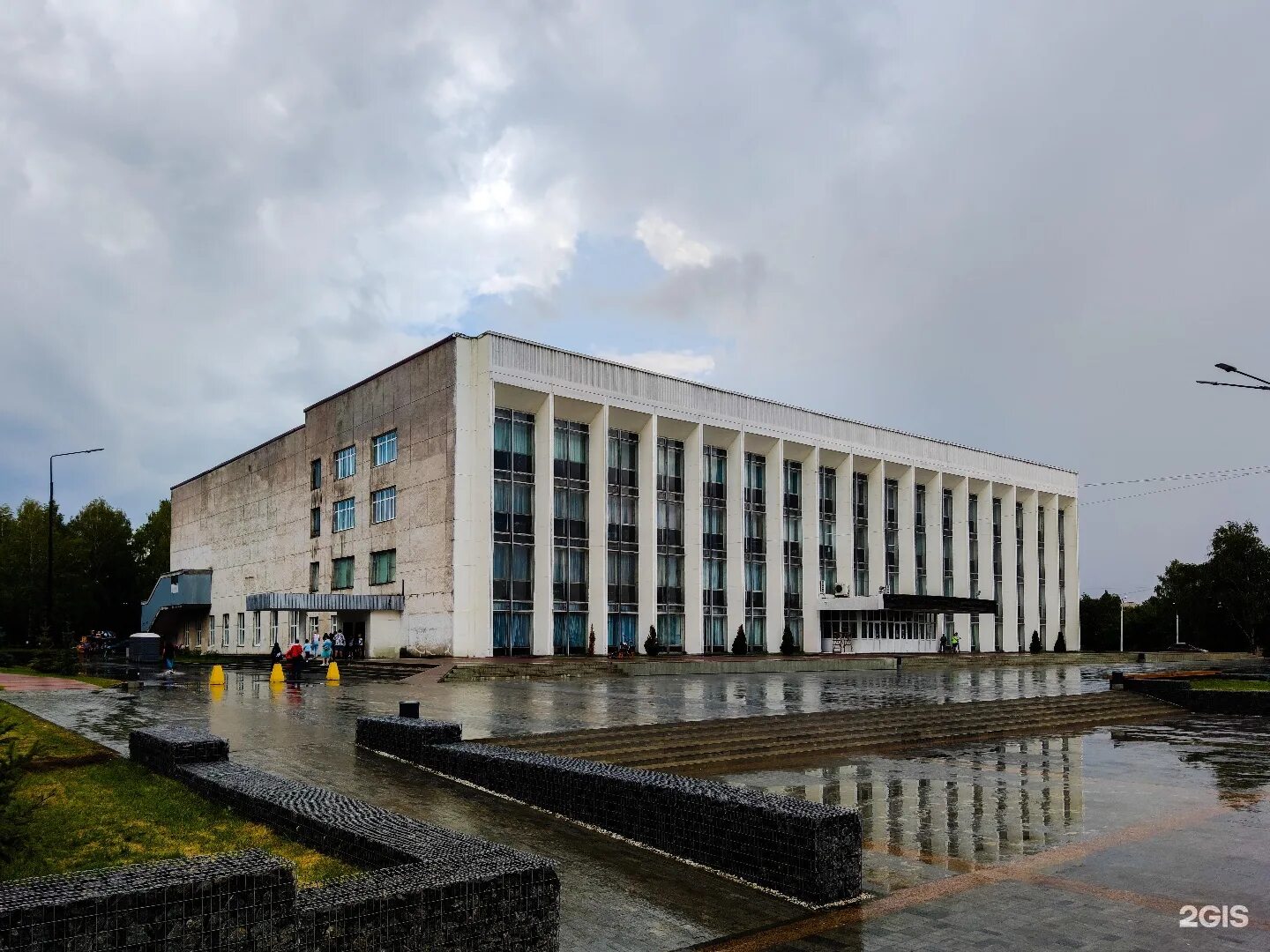 Дворец машиностроителей уфа. Дворец моторостроителей уфа. Умпо дворец моторостроителей. Дворец культуры моторостроитель уфа. Дворец машиностроителей уфа.