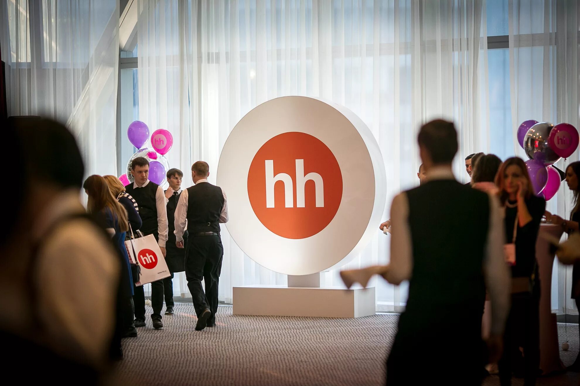 Хедхантер о компании. Hh. Headhunter сотрудники. Headhunter (компания). Headhunter логотип.