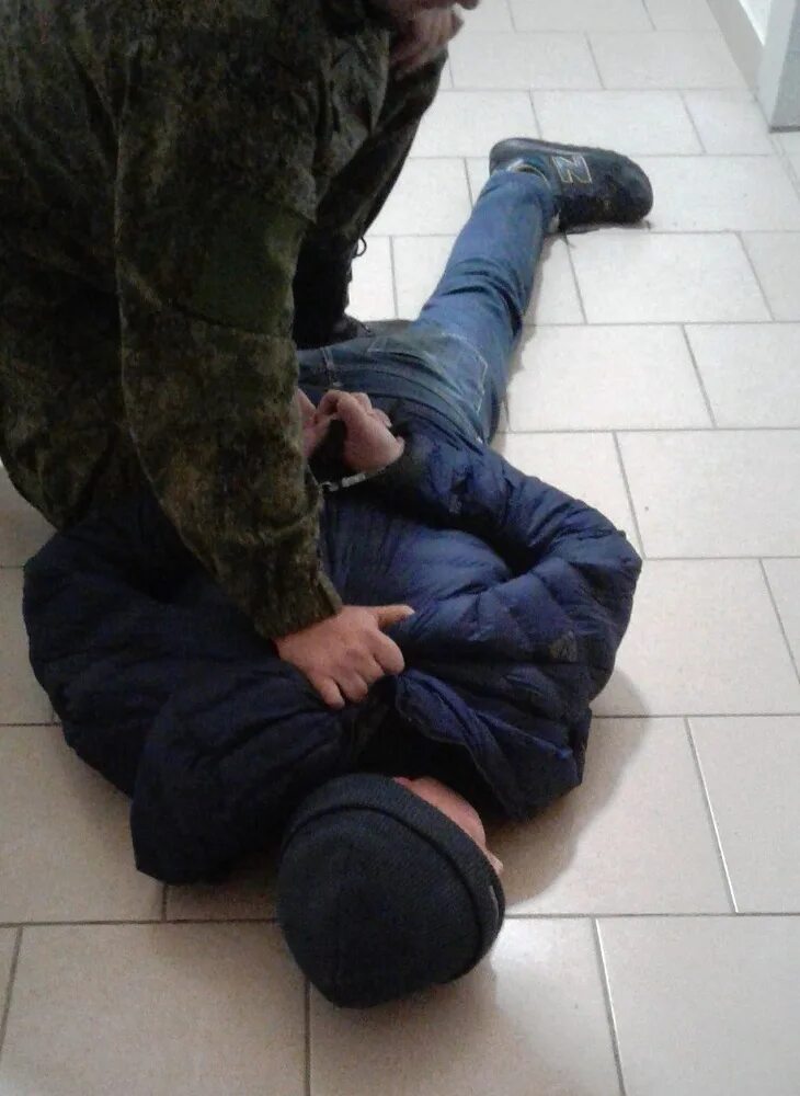 Уголовное дело военкомат. Фотография под арестом. Уголовное дело военкомат. Уголовное дело военкомат. Уклонение от военной службы.