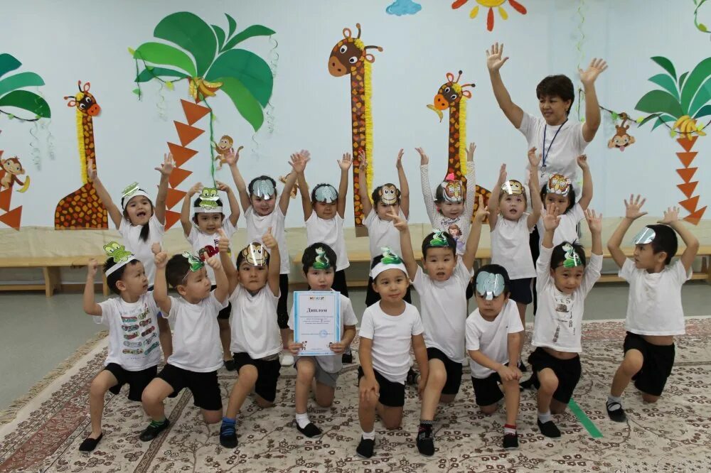 Kids multi. Kids kz. самые трендовые детские праздники. Kids kz. зов джунглей в саду.