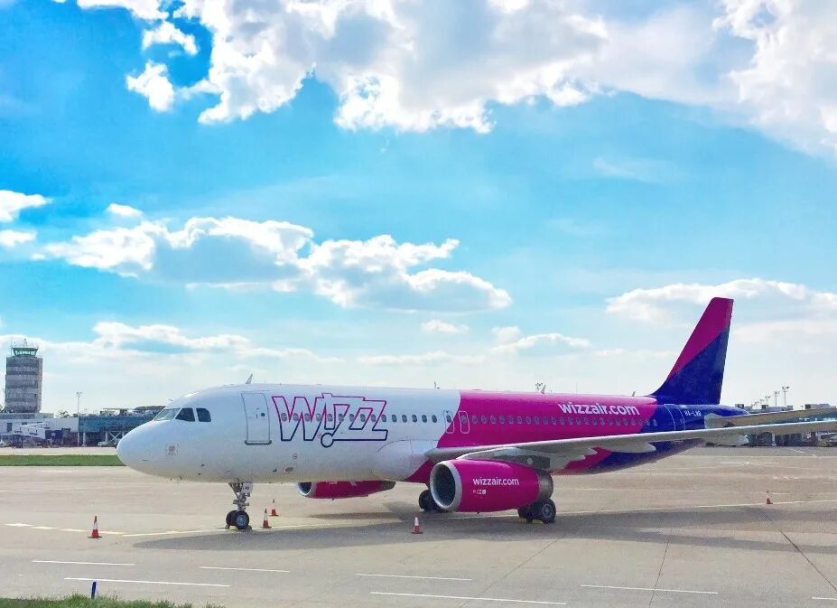 Wizz ереван. Wizz Air Abu Dhabi самолеты. Wizz Air парк самолетов. Авиакомпания Wizz Air в Белграде. Wizz Air в Ереване.