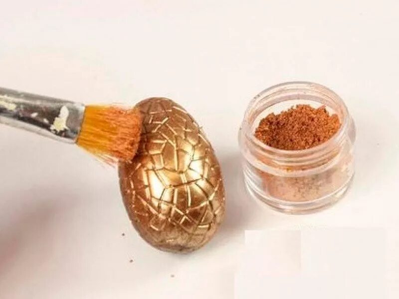 Пошаговый маникюр с фольгой. Золотая пудра для краски. Золочение поталью. Конфеты с кандурином. Листочки сусального золота.