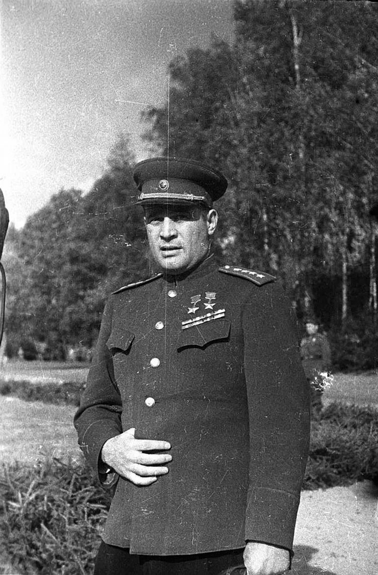 Маршал черняховский. Черняховский великая отечественная. Черняховский великая отечественная. Черняховский великая отечественная. Черняховский великая отечественная.