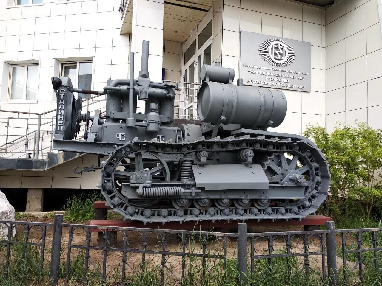 Площадь гусениц трактора