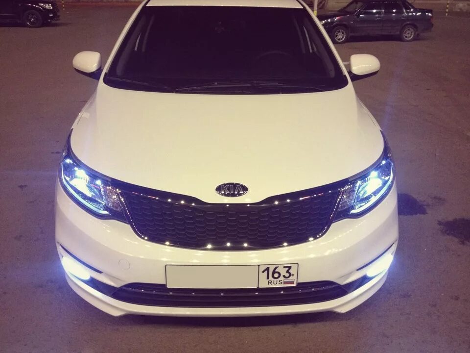 Rio vk. Кия Рио 3 Рестайлинг. Kia Rio 2015 белая тюнинг. Kia Rio 3 Restyle. Kia Rio 2015-2016 фонарь.